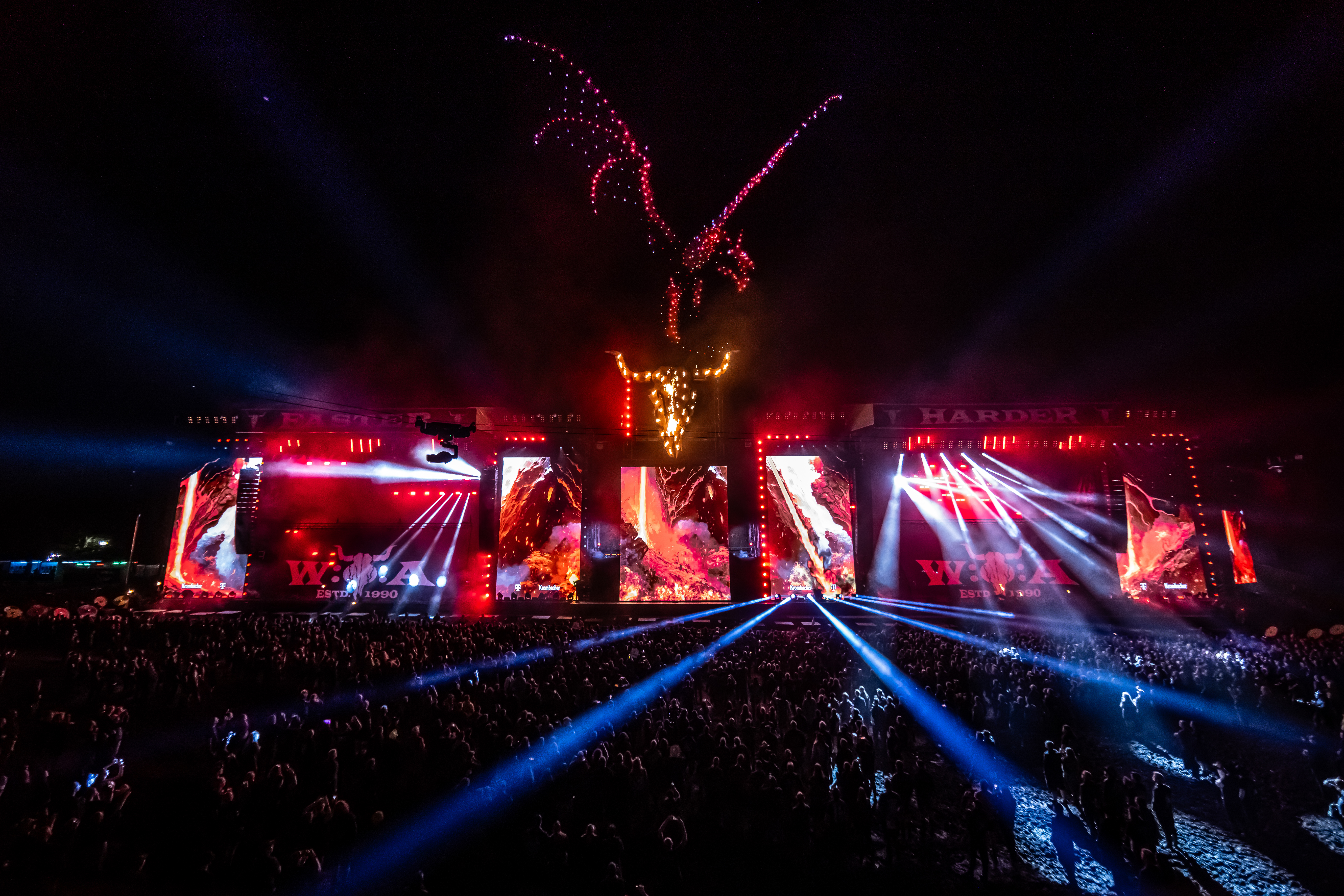 Drohnenshow Wacken 2023 - Legendärer Drache bei der Abschluss Show - Wacken Drohnenshows