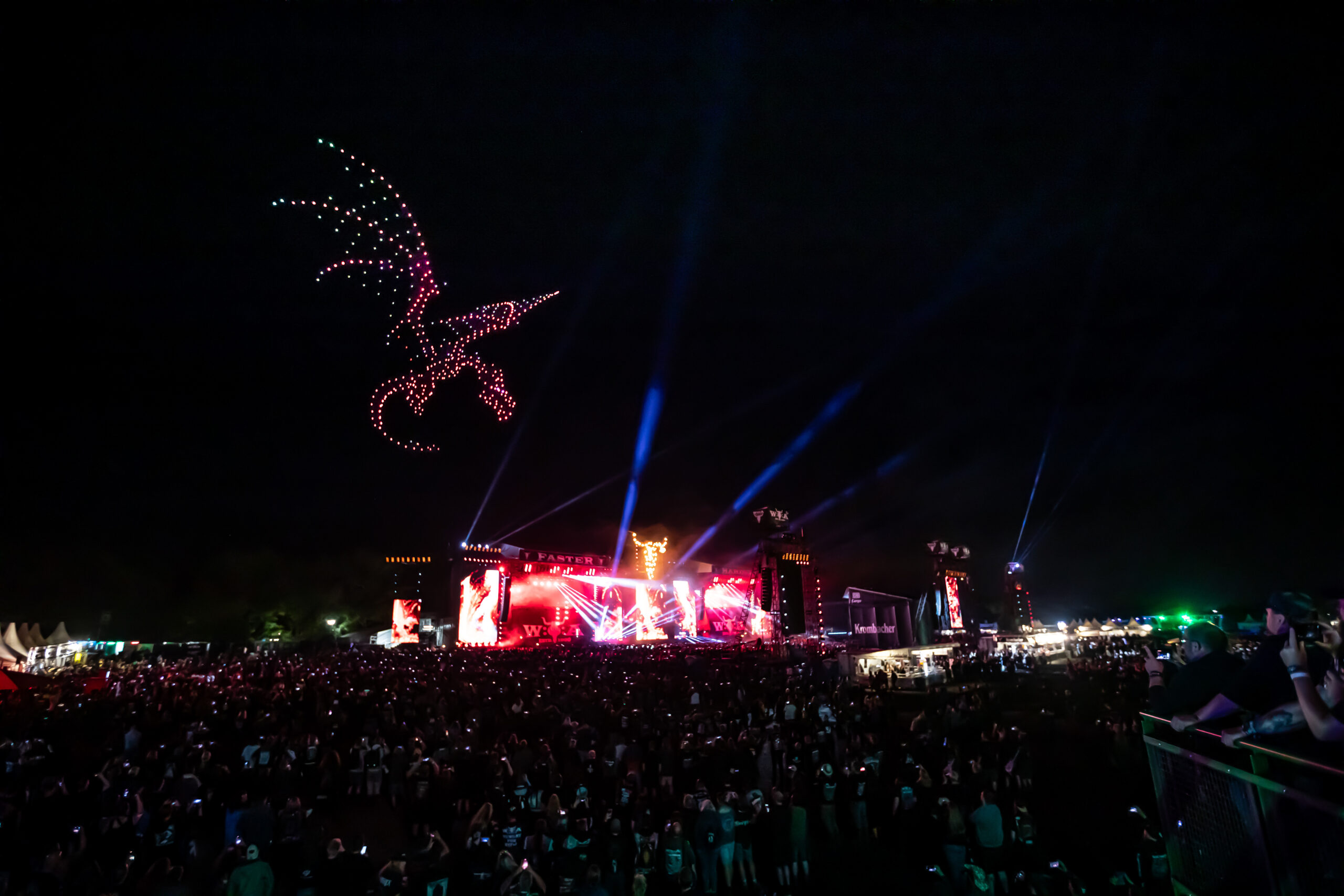 Drohnenshow Wacken 2023 - Legendärer Drache bei der Abschlußshow - Wacken Drohnenshows